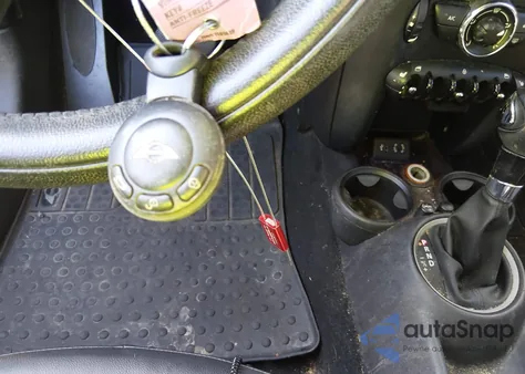 2013 Mini Hardtop Cooper z USA, uszkodzony, nr VIN WMWSU3C55DT688472